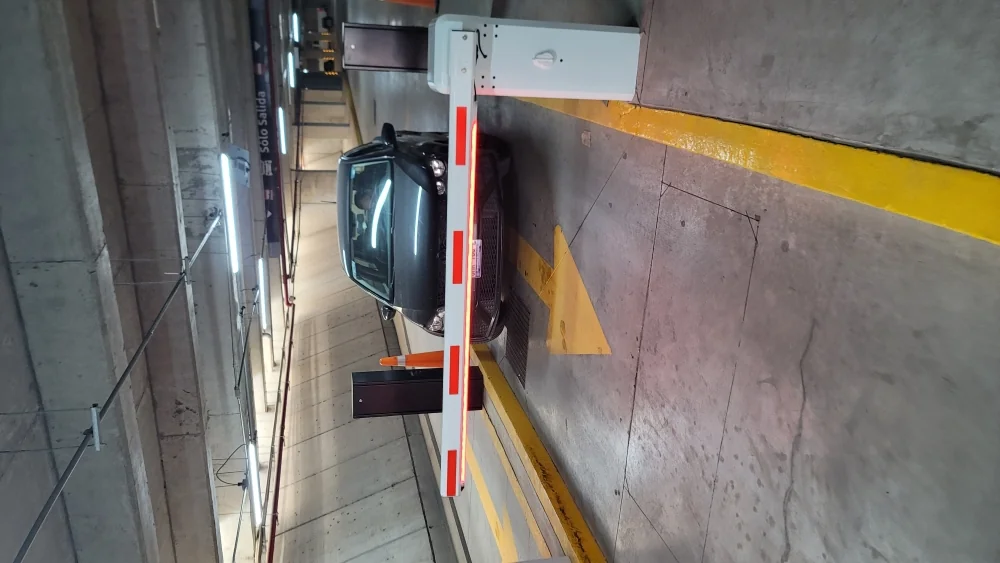 Barreras vehiculares Cronoteq para estacionamientos