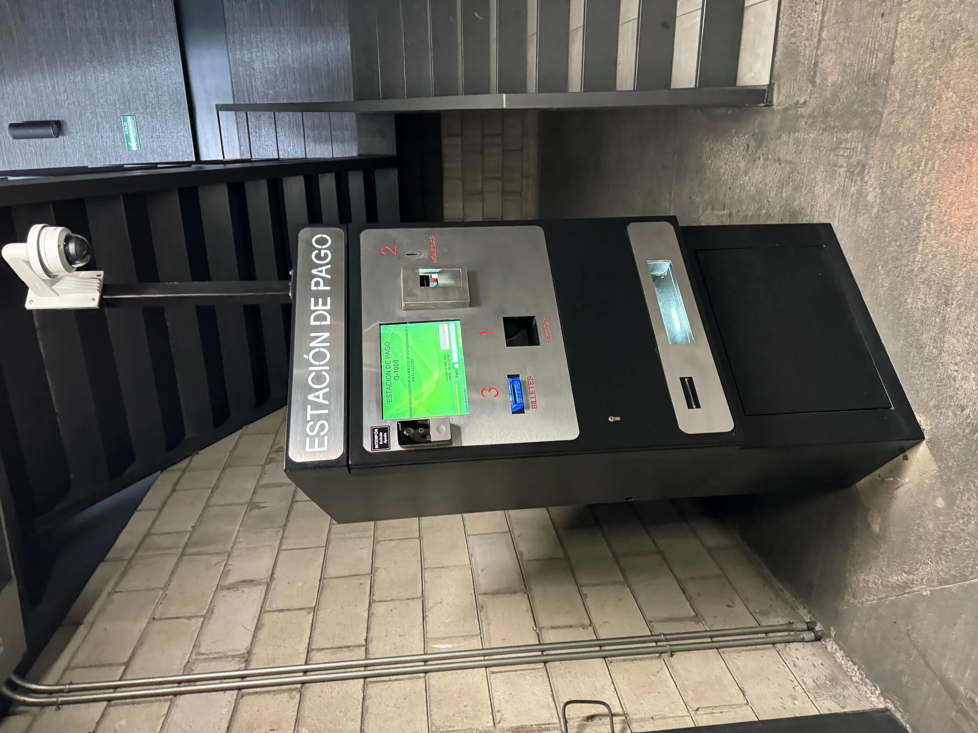 Cajero Q1000 con cámara de seguridad para plazas comerciales