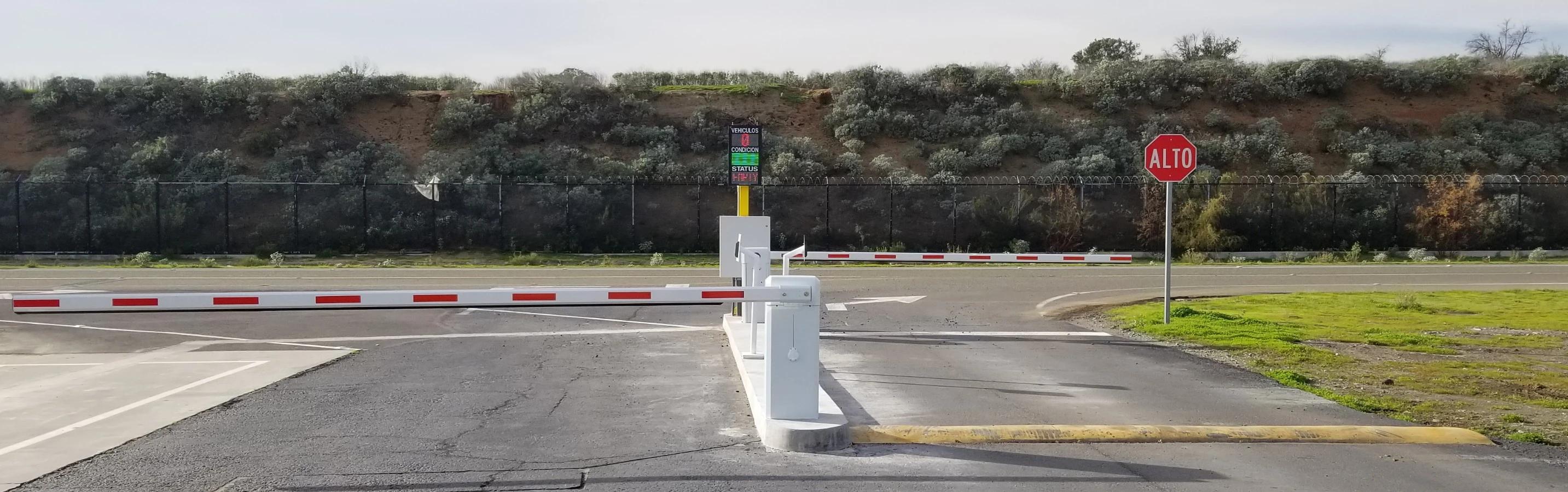 Barreras vehiculares de largo alcance para fraccionamientos